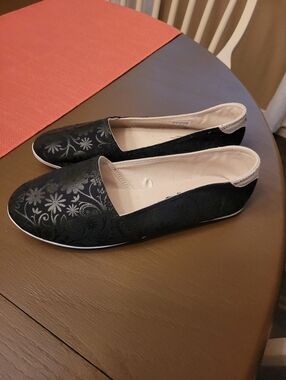 NWT Adidas Black Floral Slip-On Flats